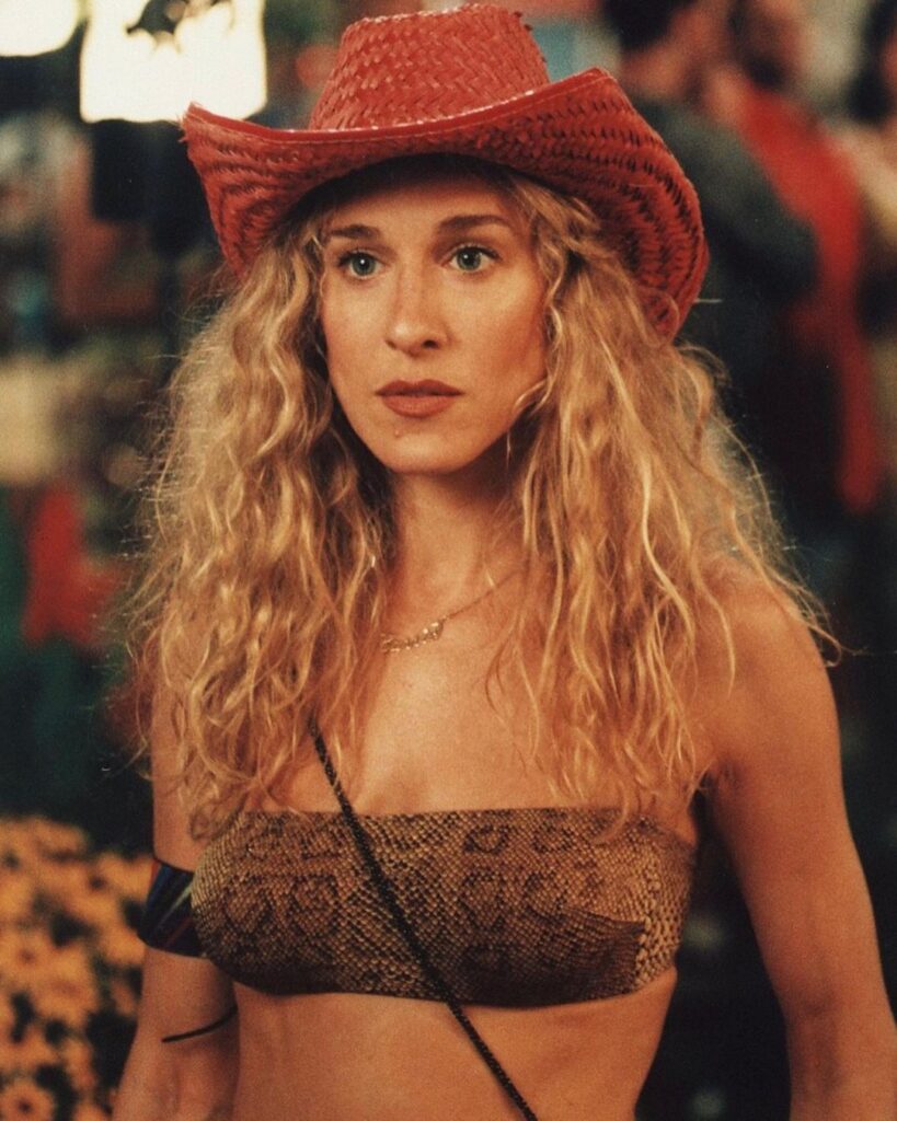 Carrie Bradshaw - Reprodução Instagram @sexandthecitytv